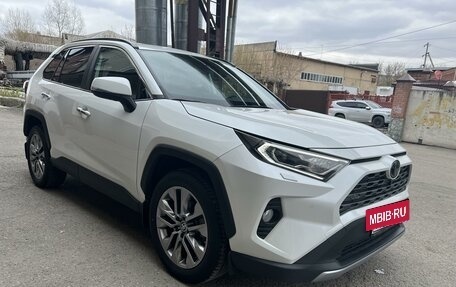 Toyota RAV4, 2020 год, 4 550 000 рублей, 6 фотография