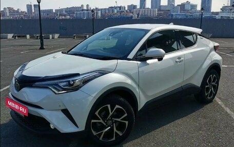 Toyota C-HR I рестайлинг, 2017 год, 1 899 999 рублей, 4 фотография