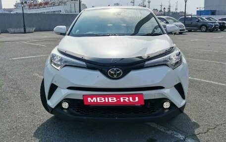 Toyota C-HR I рестайлинг, 2017 год, 1 899 999 рублей, 2 фотография