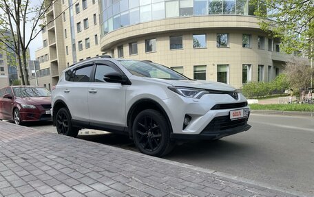 Toyota RAV4, 2018 год, 3 400 000 рублей, 5 фотография