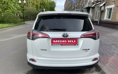 Toyota RAV4, 2018 год, 3 400 000 рублей, 2 фотография