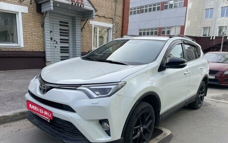 Toyota RAV4, 2018 год, 3 400 000 рублей, 4 фотография