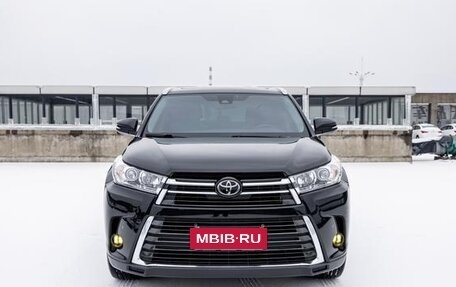 Toyota Highlander III, 2020 год, 3 800 000 рублей, 2 фотография