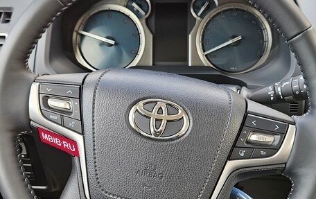 Toyota Land Cruiser Prado 150 рестайлинг 2, 2022 год, 8 500 000 рублей, 10 фотография