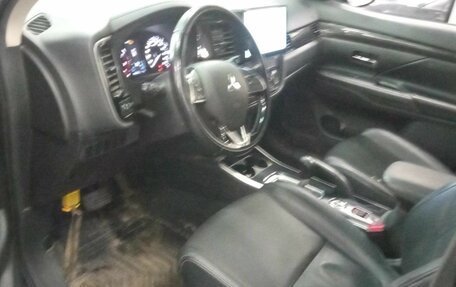 Mitsubishi Outlander III рестайлинг 3, 2018 год, 2 222 000 рублей, 5 фотография