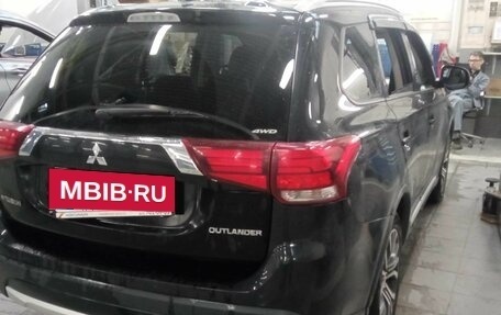 Mitsubishi Outlander III рестайлинг 3, 2018 год, 2 222 000 рублей, 3 фотография
