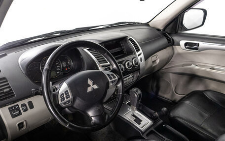 Mitsubishi Pajero Sport II рестайлинг, 2013 год, 2 189 789 рублей, 11 фотография