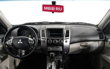 Mitsubishi Pajero Sport II рестайлинг, 2013 год, 2 189 789 рублей, 13 фотография