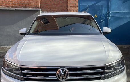 Volkswagen Tiguan II, 2019 год, 3 200 000 рублей, 3 фотография