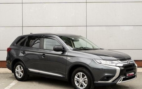 Mitsubishi Outlander III рестайлинг 3, 2019 год, 2 500 000 рублей, 1 фотография