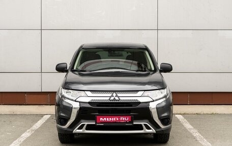 Mitsubishi Outlander III рестайлинг 3, 2019 год, 2 500 000 рублей, 3 фотография