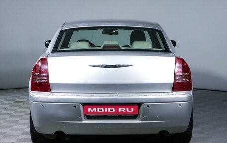 Chrysler 300C II, 2006 год, 800 000 рублей, 6 фотография