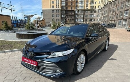 Toyota Camry, 2019 год, 3 750 000 рублей, 2 фотография