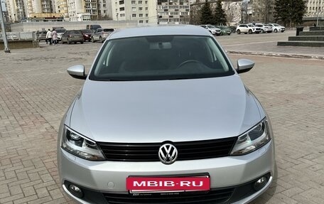 Volkswagen Jetta VI, 2013 год, 1 600 000 рублей, 2 фотография