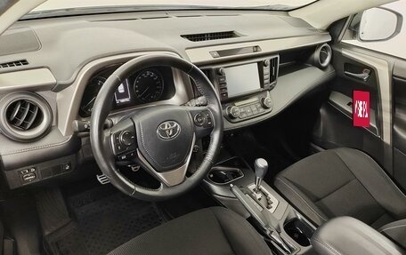 Toyota RAV4, 2018 год, 2 349 000 рублей, 14 фотография