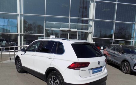 Volkswagen Tiguan II, 2018 год, 2 667 000 рублей, 5 фотография