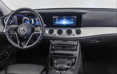 Mercedes-Benz E-Класс, 2020 год, 4 049 000 рублей, 10 фотография
