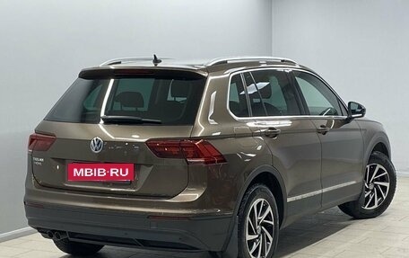 Volkswagen Tiguan II, 2018 год, 2 749 000 рублей, 2 фотография