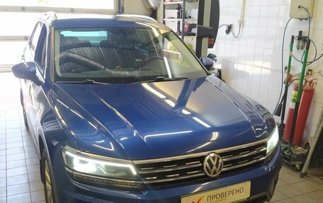 Volkswagen Tiguan II, 2018 год, 2 958 000 рублей, 2 фотография