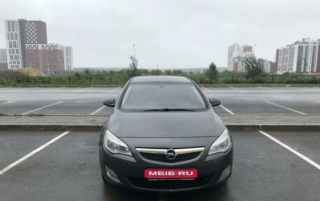 Opel Astra J, 2011 год, 640 000 рублей, 2 фотография