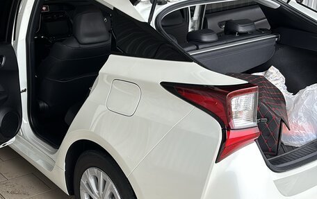 Toyota Prius IV XW50, 2019 год, 2 375 000 рублей, 4 фотография