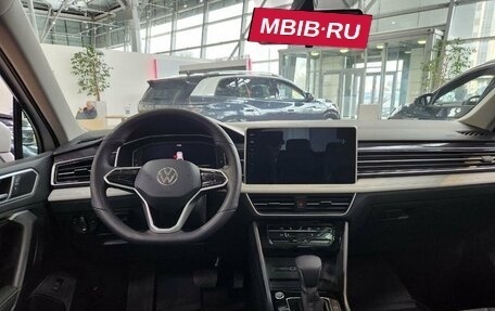 Volkswagen Tiguan II, 2023 год, 4 500 000 рублей, 5 фотография