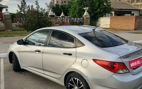 Hyundai Solaris II рестайлинг, 2012 год, 750 000 рублей, 3 фотография