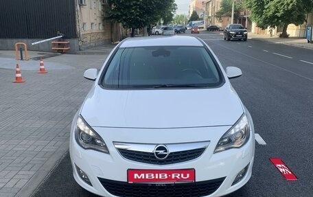 Opel Astra J, 2011 год, 900 000 рублей, 1 фотография