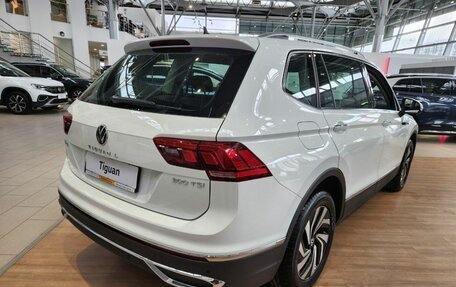 Volkswagen Tiguan II, 2023 год, 4 500 000 рублей, 3 фотография