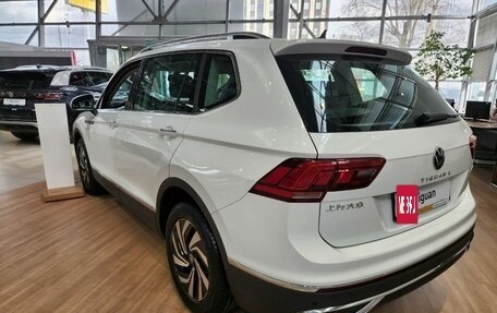 Volkswagen Tiguan II, 2023 год, 4 500 000 рублей, 4 фотография