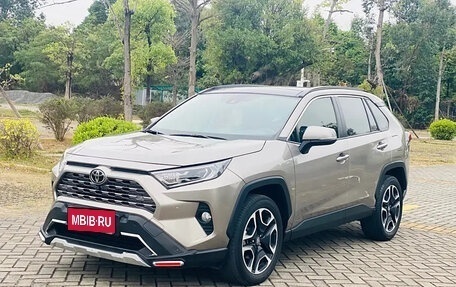 Toyota RAV4, 2021 год, 2 399 000 рублей, 1 фотография
