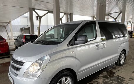 Hyundai H-1 II рестайлинг, 2010 год, 1 390 000 рублей, 1 фотография