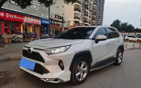 Toyota RAV4, 2020 год, 2 700 000 рублей, 1 фотография