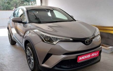 Toyota C-HR I рестайлинг, 2018 год, 1 990 000 рублей, 1 фотография