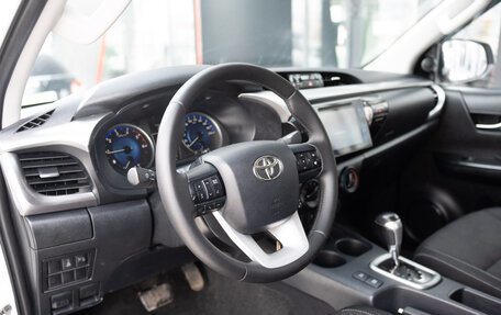 Toyota Hilux VIII, 2016 год, 3 354 000 рублей, 9 фотография