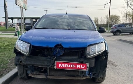 Renault Logan II, 2017 год, 600 000 рублей, 1 фотография