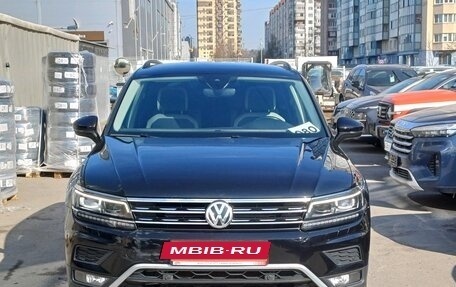 Volkswagen Tiguan II, 2019 год, 2 999 000 рублей, 2 фотография