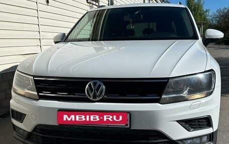Volkswagen Tiguan II, 2018 год, 2 390 000 рублей, 2 фотография
