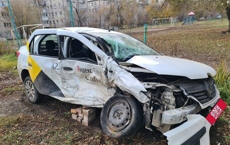 Renault Logan II, 2019 год, 300 000 рублей, 1 фотография