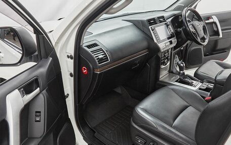 Toyota Land Cruiser Prado 150 рестайлинг 2, 2018 год, 4 547 000 рублей, 9 фотография