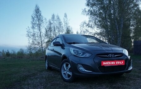 Hyundai Solaris II рестайлинг, 2011 год, 800 000 рублей, 4 фотография