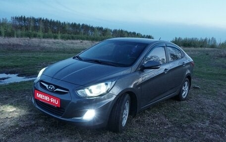 Hyundai Solaris II рестайлинг, 2011 год, 800 000 рублей, 3 фотография