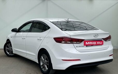 Hyundai Elantra VI рестайлинг, 2017 год, 1 400 000 рублей, 6 фотография