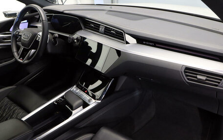 Audi e-tron I, 2020 год, 6 000 000 рублей, 6 фотография