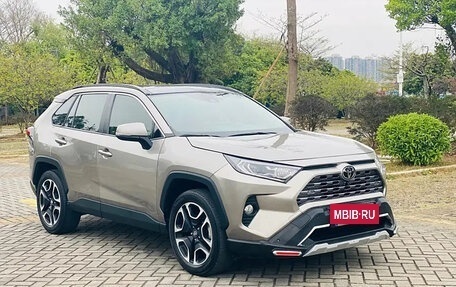 Toyota RAV4, 2021 год, 2 399 000 рублей, 3 фотография