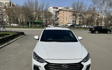 Hyundai Avante, 2017 год, 1 990 000 рублей, 2 фотография