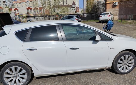 Opel Astra J, 2013 год, 700 000 рублей, 2 фотография