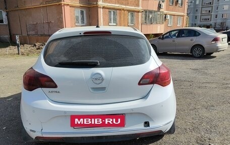 Opel Astra J, 2013 год, 700 000 рублей, 3 фотография