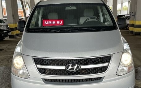 Hyundai H-1 II рестайлинг, 2010 год, 1 390 000 рублей, 2 фотография