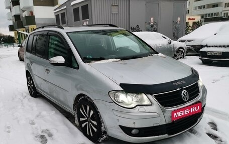 Volkswagen Touran III, 2009 год, 800 000 рублей, 2 фотография